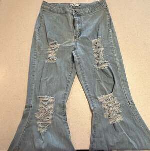 rue21 Size 9 Distressed Flare Jeans